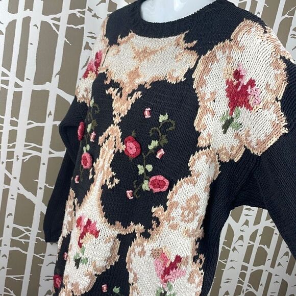 Vintage 90s Hand-Knitted Floral Appliqué Long Line Sweater sz M - Picture 2 of 6
